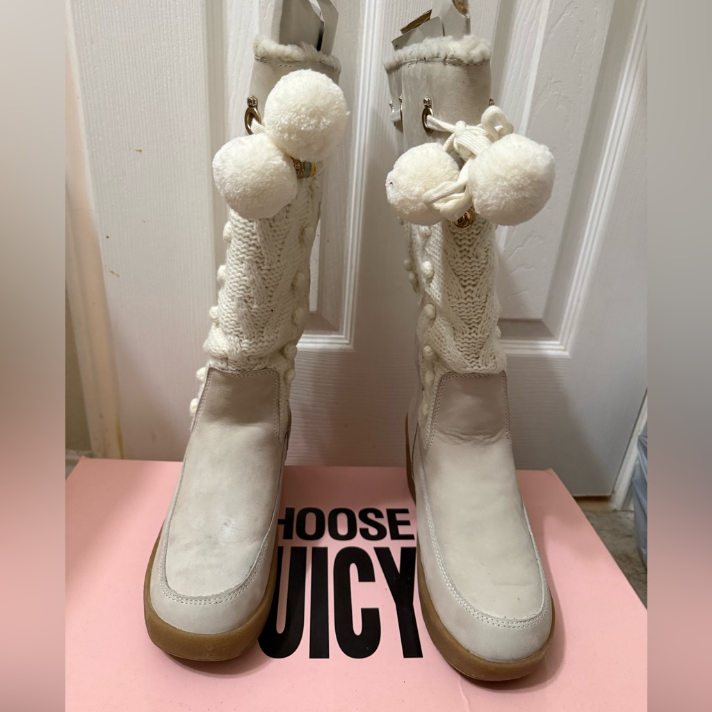Juicy Couture Snowbunny White Knit Pom-Pom Winter Boots Size 10